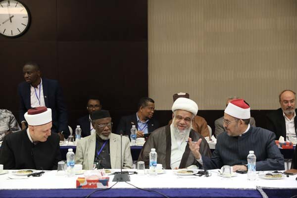 تصاویر/ نشست هم‌اندیشی وزیر خارجه با میهمانان کنفرانس بین‌المللی وحدت اسلامی