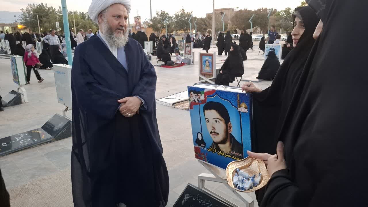 تجدید میثاق امام جمعه آران و بیدگل درآستانه هفته وحدت با آرمان والای شهدا