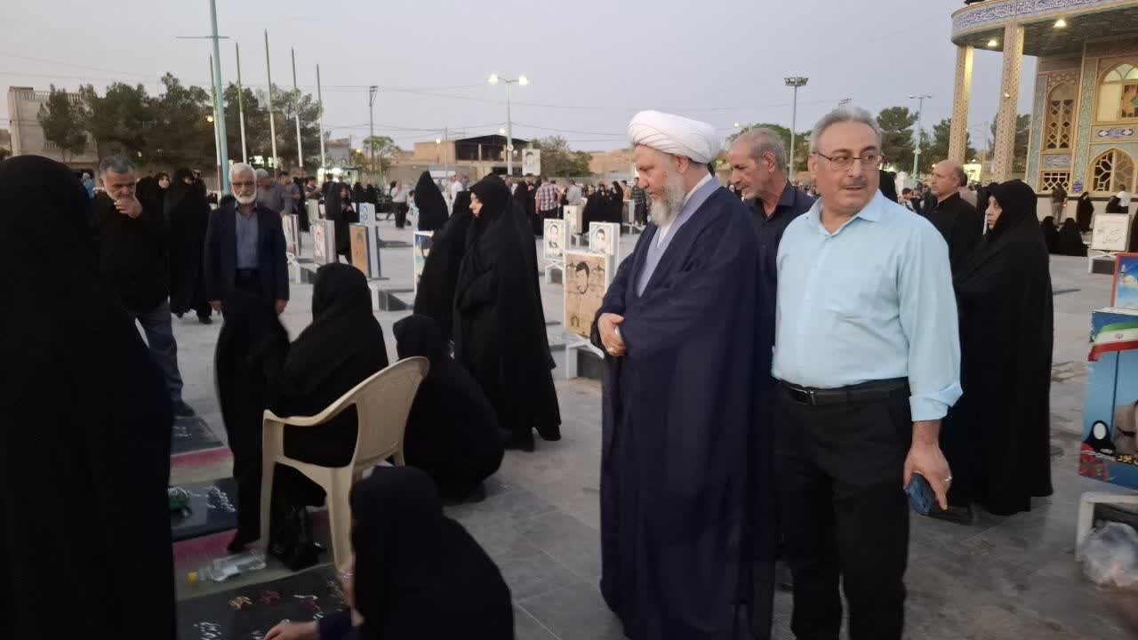 تجدید میثاق امام جمعه آران و بیدگل با آرمان والای شهدا+عکس
