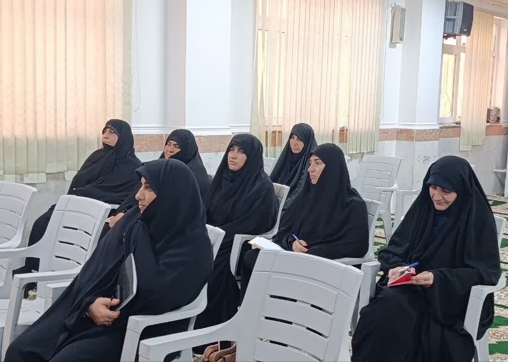 جلسه هم اندیشی برگزاری سالتحصیلی جدید در مدرسه علمیه الزهرا گناوه برگزار شد 