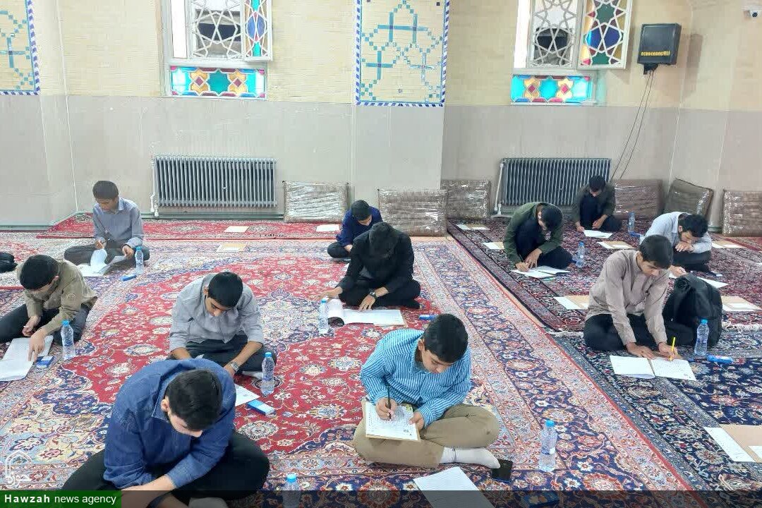 مرحله دوم آزمون ورودی حوزه علمیه در یزد برگزار شد+تصاویر