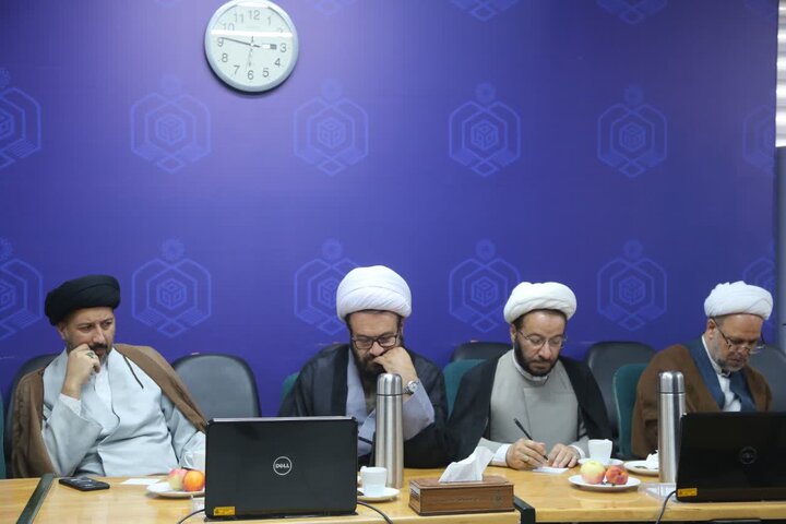 تصاویر / نشست تخصصی وقف با حضور  روحانیون استان قزوین برگزار شد