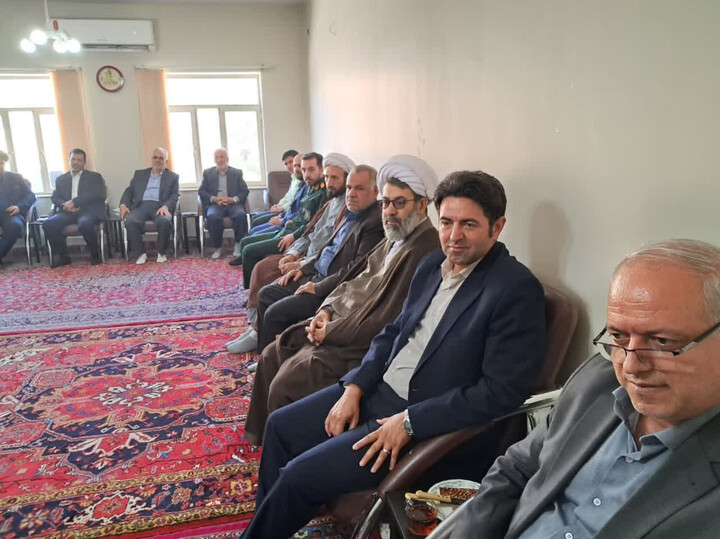 تصاویر / حضور نماینده ولی فقیه در استان آذربایجان شرقی در دفتر امام جمعه خسروشهر
