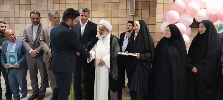 تصاویر / تجلیل از خیرین مدرسه ساز توسط امام جمعه آبیک
