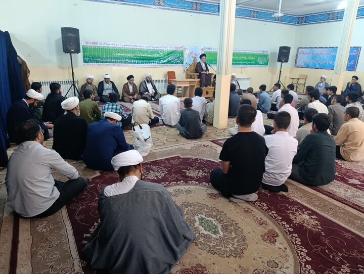 تصاویر/افتتاحیه دوره میثاق طلبگی در لرستان