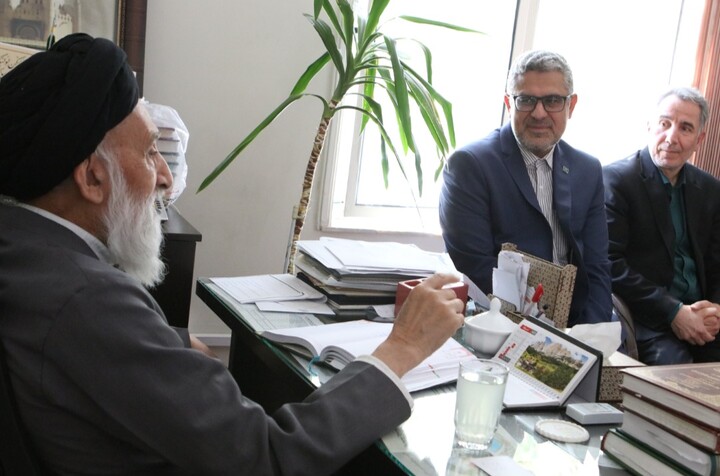 تصاویر/ دیدار مدیر کل تعزیرات با آیت الله موسوی اصفهانی