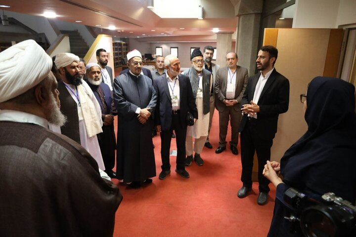تصاویر/ بازدید میهمانان خارجی کنفرانس وحدت اسلامی از کتابخانه و موزه اسناد ملی