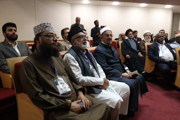 تصاویر/ بازدید میهمانان خارجی کنفرانس وحدت اسلامی از کتابخانه و موزه اسناد ملی