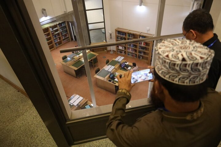 تصاویر/ بازدید میهمانان خارجی کنفرانس وحدت اسلامی از کتابخانه و موزه اسناد ملی
