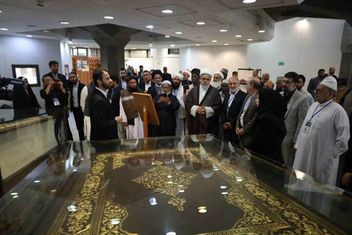 تصاویر/ بازدید میهمانان خارجی کنفرانس وحدت اسلامی از کتابخانه و موزه اسناد ملی