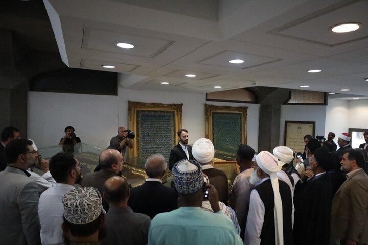 تصاویر/ بازدید میهمانان خارجی کنفرانس وحدت اسلامی از کتابخانه و موزه اسناد ملی