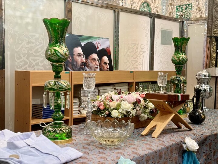 تصاویر / غبارروبی و عطر افشانی آستان مقدس امامزاده حسین و گلزار شهدا قزوین توسط مدیر کل وکارکنان اداره کل اوقاف وامور خیریه استان قزوین به مناسبت هفته وقف