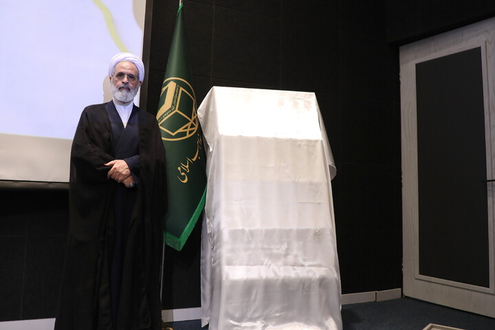 تصاویر/ رونمایی از اثر ارزشمند« 12 جلدی مجموعه موضوعات پژوهشی علوم و معارف اسلامی محمدی(ص)» حوزه های علمیه