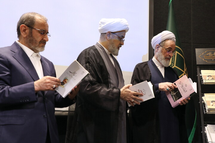 تصاویر/ رونمایی از اثر ارزشمند« 12 جلدی مجموعه موضوعات پژوهشی علوم و معارف اسلامی محمدی(ص)» حوزه های علمیه