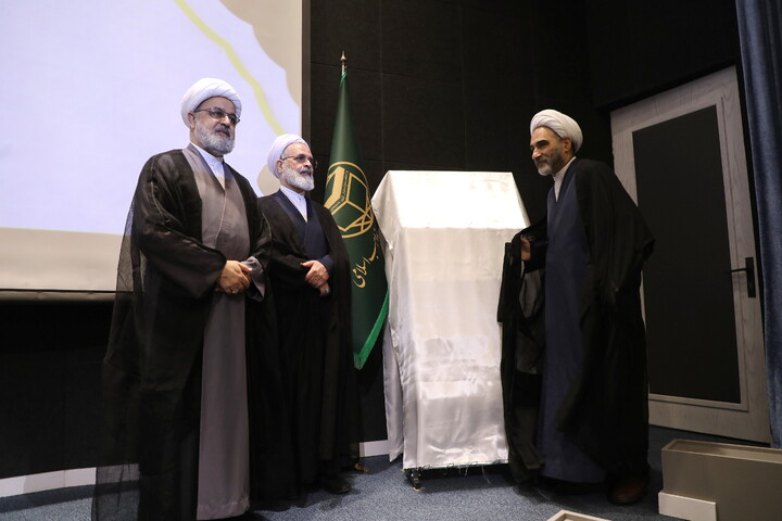 تصاویر/ رونمایی از اثر ارزشمند« 12 جلدی مجموعه موضوعات پژوهشی علوم و معارف اسلامی محمدی(ص)» حوزه های علمیه
