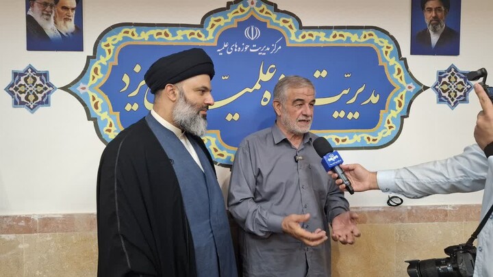 نماینده مردم شریف یزد در مجلس شورای اسلامی و حجت‌الاسلام والمسلمین سید حسين حسینی مدیر حوزه علمیه استان یزد