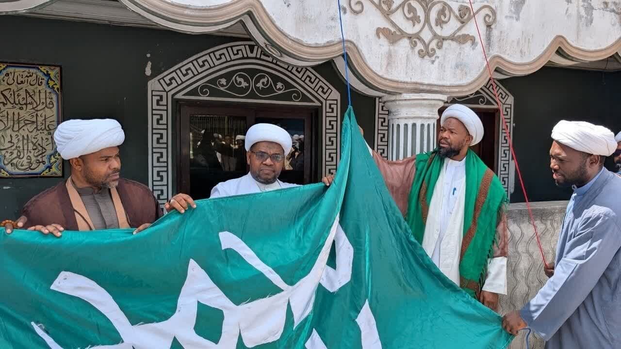 En Tanzanie, le drapeau du Prophète Mohammad (PSL) flotte au nom de l’unité