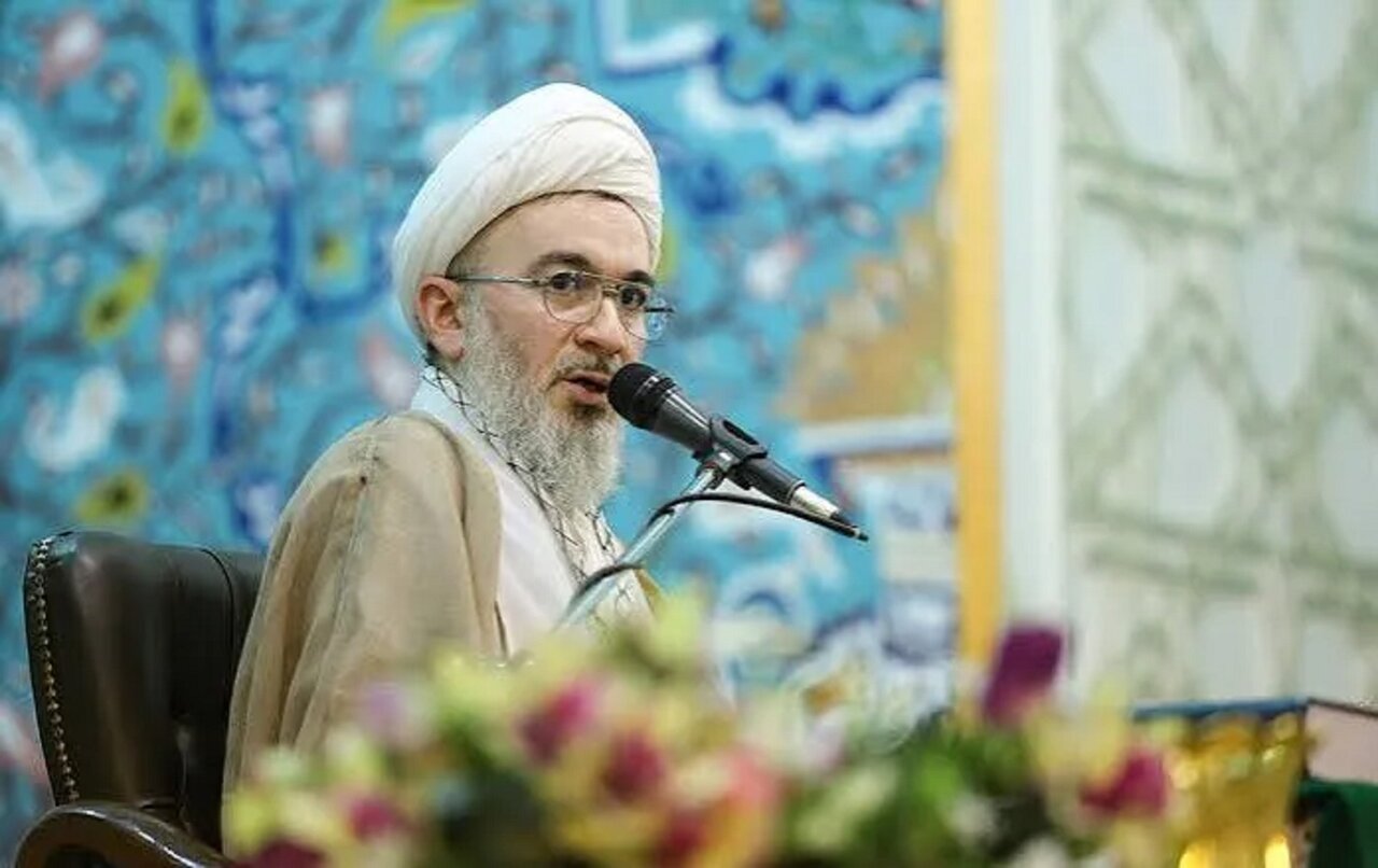 ادامه انقلاب به حضور و مسئولیت مردم بستگی دارد