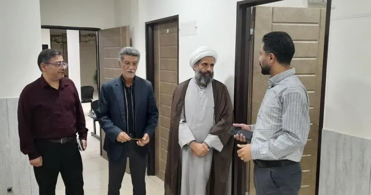 هیئت موفق، در کنار اقامه شعائر به حل مسائل مردم می‌پردازد