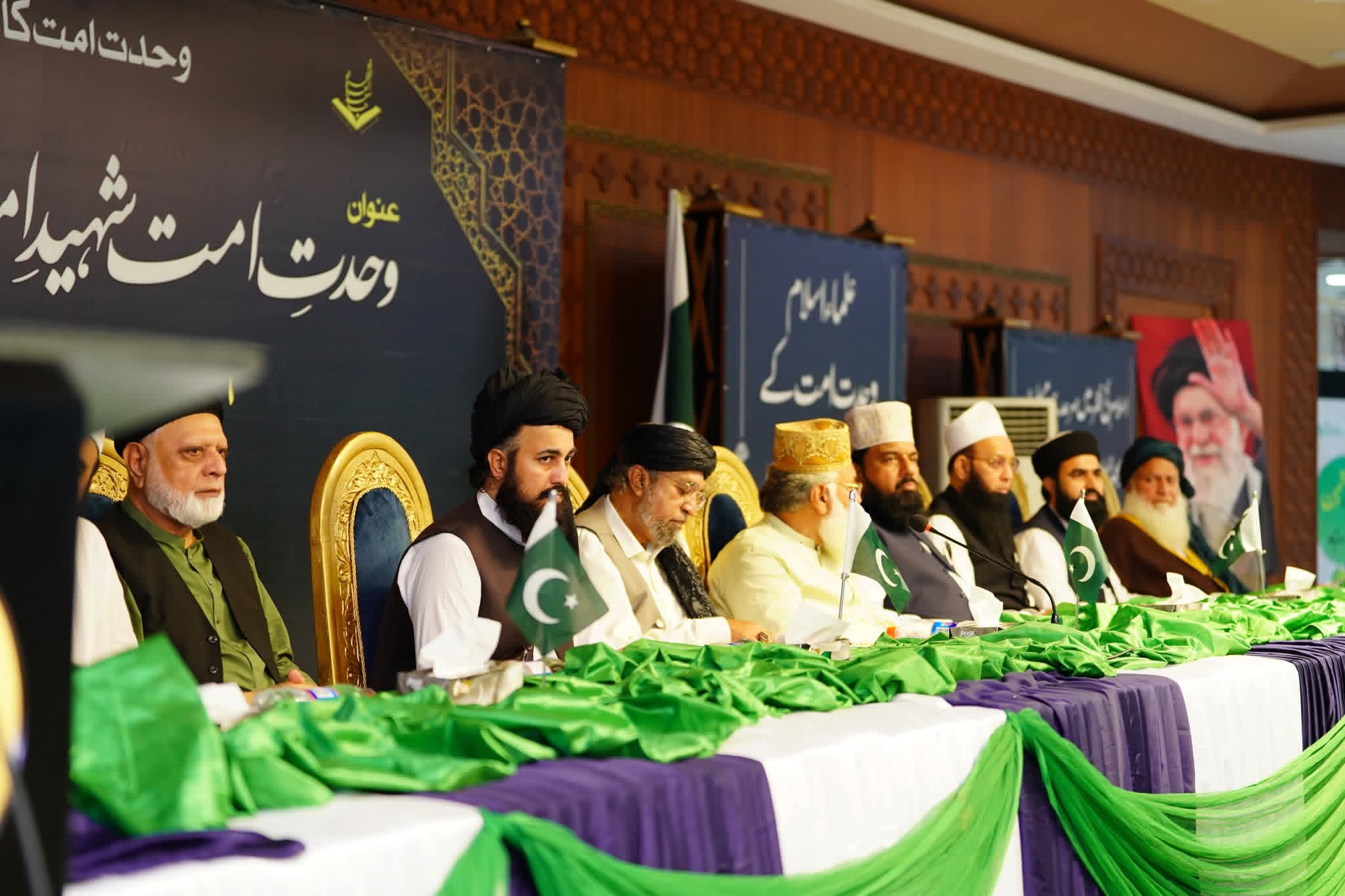 تصاویر/جامعہ العروة الوثقیٰ میں ”وحدتِ امت شہید امت کی نگاہ میں“ کے عنوان سے عظیم الشان وحدتِ امت کانفرنس/تکفیریوں کے علاؤہ تمام مکاتبِ فکر کے علماء شریک