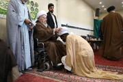 تصاویر/ آیت اللہ العظمی مکارم شیرازی کے دست مبارک سے طلاب کرام کی عمامہ گزاری