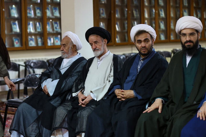 تصاویر / گرامیداشت میلاد نبوی و صادق آل‌محمد (ع) با حضور نماینده ولی‌فقیه در جمع حوزویان تبریز