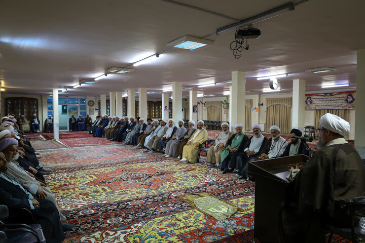 تصاویر / گرامیداشت میلاد نبوی و صادق آل‌محمد (ع) با حضور نماینده ولی‌فقیه در جمع حوزویان تبریز