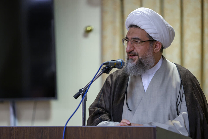 تصاویر / گرامیداشت میلاد نبوی و صادق آل‌محمد (ع) با حضور نماینده ولی‌فقیه در جمع حوزویان تبریز