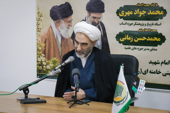 تصاویر/ آیین رونمایی از دو اثر مستند پژوهشی «تبارشناسی قائد شهید» و «تبارشناسی صالح بعد صالح»