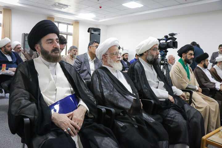 تصاویر/ آیین رونمایی از دو اثر مستند پژوهشی «تبارشناسی قائد شهید» و «تبارشناسی صالح بعد صالح»