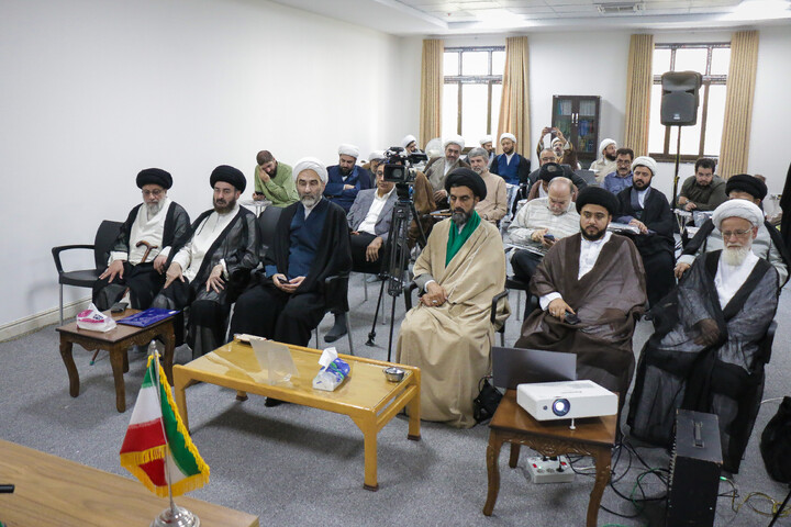 تصاویر/ آیین رونمایی از دو اثر مستند پژوهشی «تبارشناسی قائد شهید» و «تبارشناسی صالح بعد صالح»