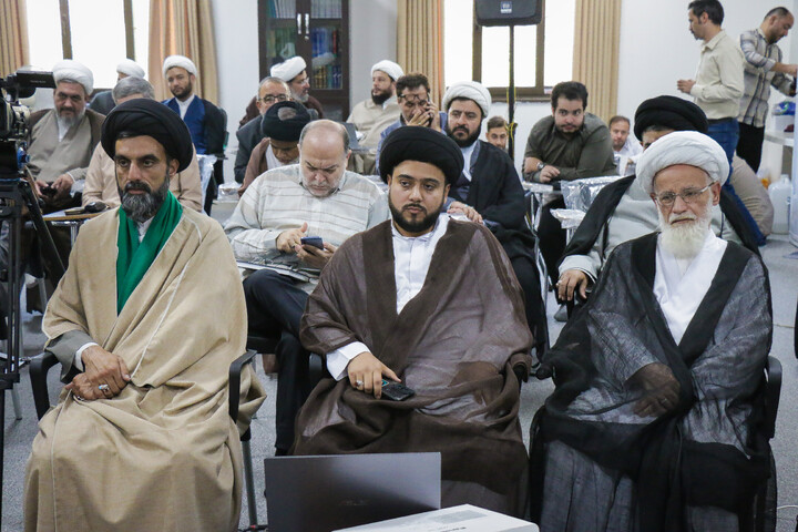 تصاویر/ آیین رونمایی از دو اثر مستند پژوهشی «تبارشناسی قائد شهید» و «تبارشناسی صالح بعد صالح»