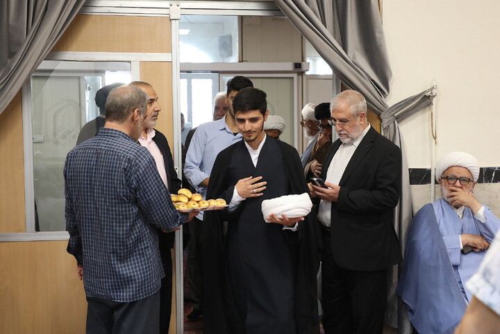 تصاویر/ مراسم عمامه گذاری طلاب توسط آیت الله العظمی مکارم شیرازی