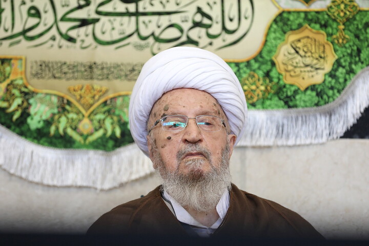 تصاویر/ مراسم عمامه گذاری طلاب توسط آیت الله العظمی مکارم شیرازی