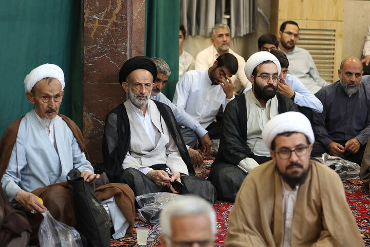 تصاویر/ مراسم عمامه گذاری طلاب توسط آیت الله العظمی مکارم شیرازی