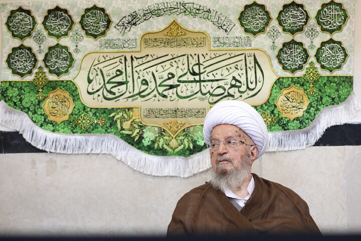 تصاویر/ مراسم عمامه گذاری طلاب توسط آیت الله العظمی مکارم شیرازی