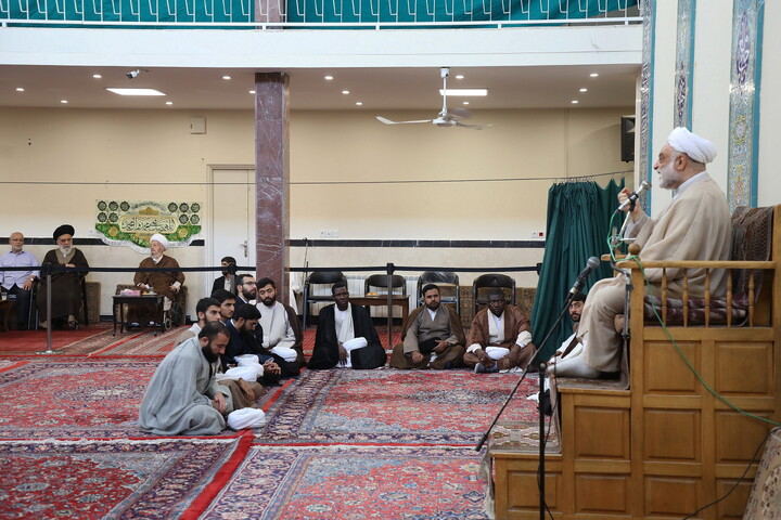 تصاویر/ مراسم عمامه گذاری طلاب توسط آیت الله العظمی مکارم شیرازی