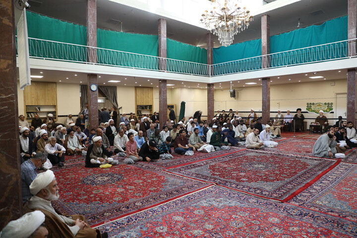 تصاویر/ مراسم عمامه گذاری طلاب توسط آیت الله العظمی مکارم شیرازی