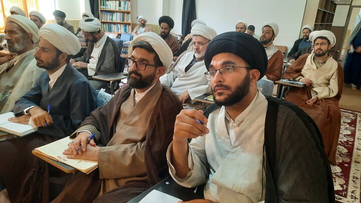تصاویر/ کارگاه دانش‌افزایی اساتید مدارس علمیه چهارمحال و بختیاری