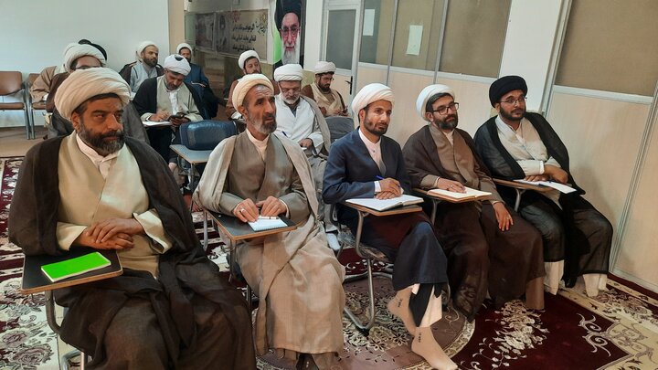 تصاویر/ کارگاه دانش‌افزایی اساتید مدارس علمیه چهارمحال و بختیاری