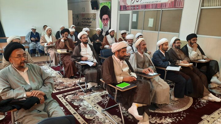 تصاویر/ کارگاه دانش‌افزایی اساتید مدارس علمیه چهارمحال و بختیاری