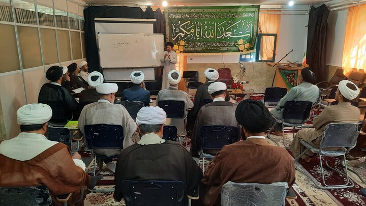 تصاویر/ کارگاه دانش‌افزایی اساتید مدارس علمیه چهارمحال و بختیاری