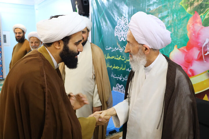 تصاویر/ مراسم جشن میلاد پیامبر اکرم (ص) و امام جعفر صادق (ع) با حضور نماینده ولی فقیه در استان