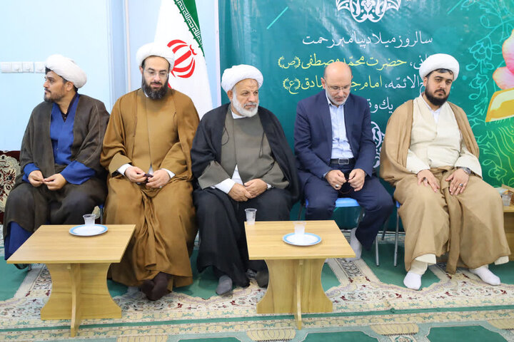 تصاویر/ مراسم جشن میلاد پیامبر اکرم (ص) و امام جعفر صادق (ع) با حضور نماینده ولی فقیه در استان