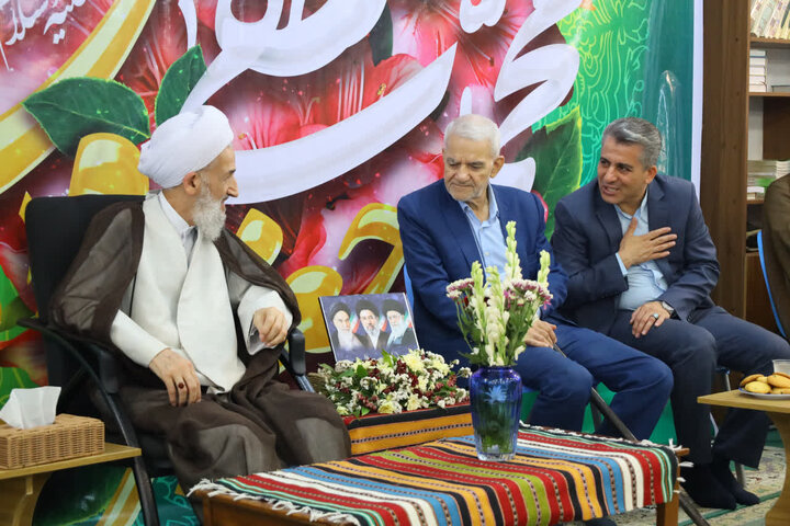 تصاویر/ مراسم جشن میلاد پیامبر اکرم (ص) و امام جعفر صادق (ع) با حضور نماینده ولی فقیه در استان