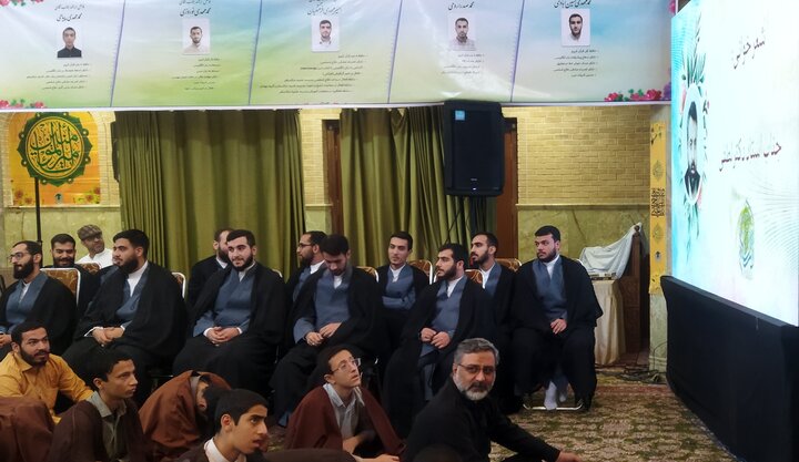 تصاویر/ مراسم عمامه گذاری طلاب مدرسه علمیه دارالسلام