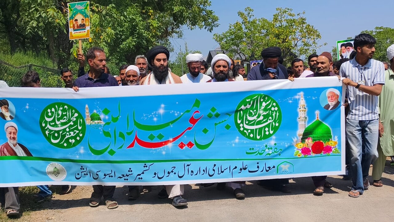 جموں وکشمیر؛ اسگندرپورہ بیروہ بڈگام میں جشنِ میلاد النبی&nbsp; اور ریلی: علماء نے سیرتِ رسول پر عمل کو محبتِ رسول کی حقیقی روح قرار دیا
