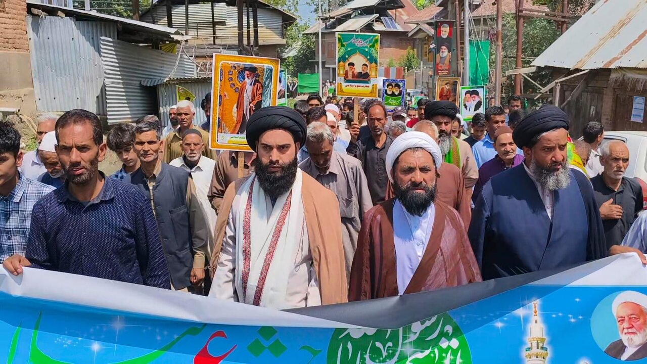 جموں وکشمیر؛ اسگندرپورہ بیروہ بڈگام میں جشنِ میلاد النبی&nbsp; اور ریلی: علماء نے سیرتِ رسول پر عمل کو محبتِ رسول کی حقیقی روح قرار دیا