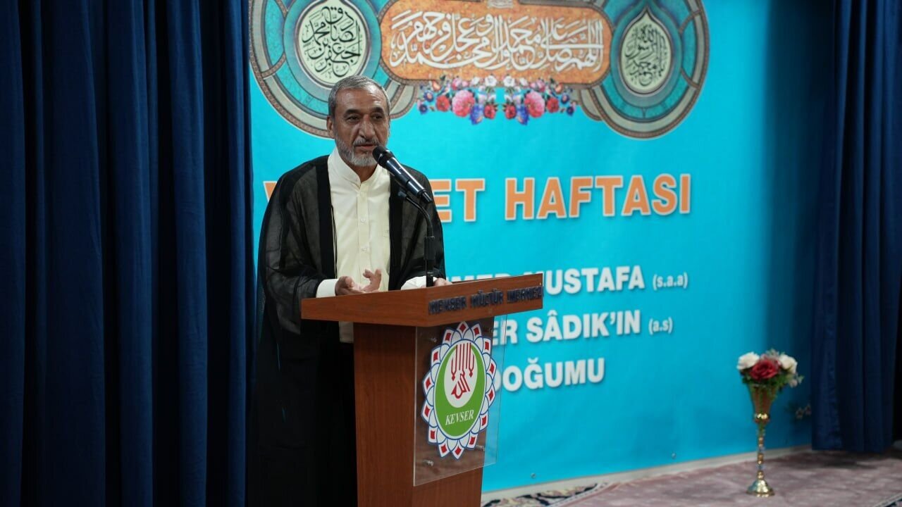 برگزاری جشن میلاد پیامبر(ص) و هفته وحدت در مرکز فرهنگی کوثر استانبول