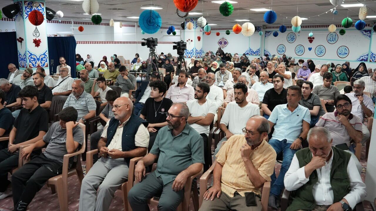 جشن میلاد پیامبر(ص) و هفته وحدت در مرکز فرهنگی کوثر استانبول